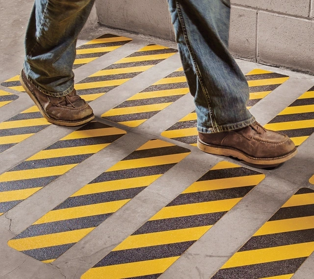 3M™ Safety-Walk™ 600 Series Transparent Sklisikringstape for gulv 